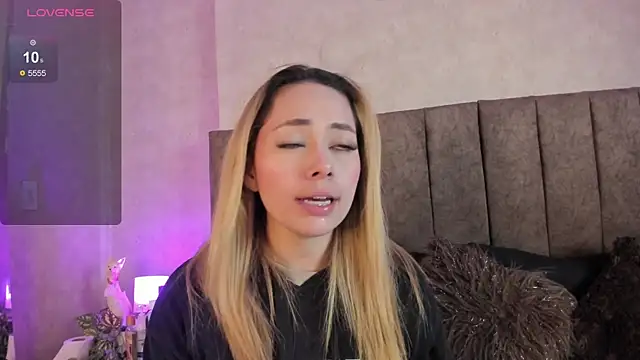 Snapshot of LanaMills_ chatting on January 17, 4:50 am LanaMills online show from January 17, 4:50 am