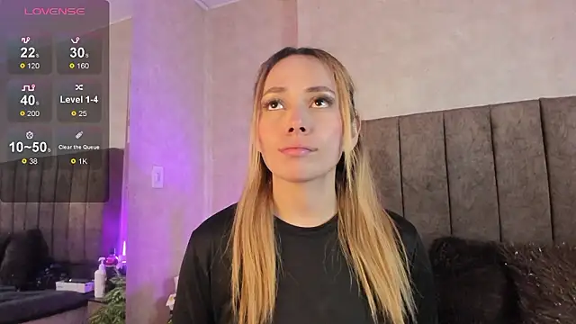 Snapshot of LanaMills_ chatting on January 18, 5:33 am LanaMills online show from January 18, 5:33 am