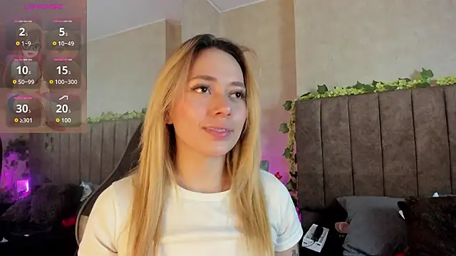 Snapshot of LanaMills_ chatting on February 3, 4:43 am LanaMills online show from February 3, 4:43 am