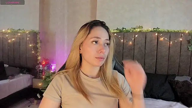 Snapshot of LanaMills_ chatting on February 5, 4:50 am LanaMills online show from February 5, 4:50 am