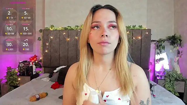 Snapshot of LanaMills_ chatting on February 15, 5:26 am LanaMills online show from February 15, 5:26 am