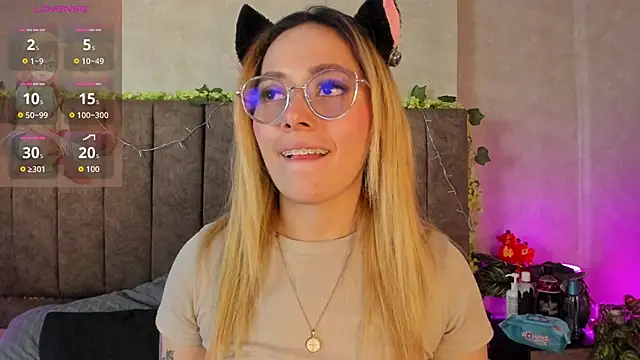 Snapshot of LanaMills_ chatting on February 21, 6:03 am LanaMills online show from February 21, 6:03 am