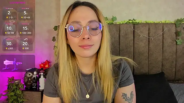 Snapshot of LanaMills_ chatting on February 24, 9:02 pm LanaMills online show from February 24, 9:02 pm