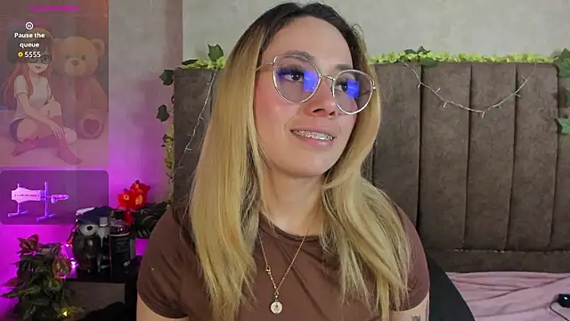 Snapshot of LanaMills_ chatting on March 2, 7:15 am LanaMills online show from March 2, 7:15 am