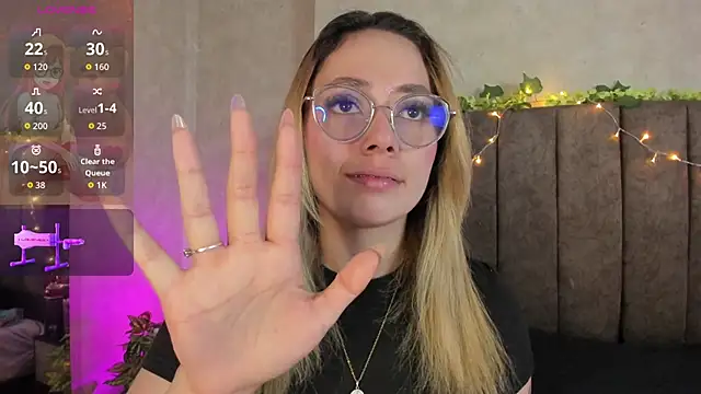 Snapshot of LanaMills_ chatting on March 3, 5:02 am LanaMills online show from March 3, 5:02 am