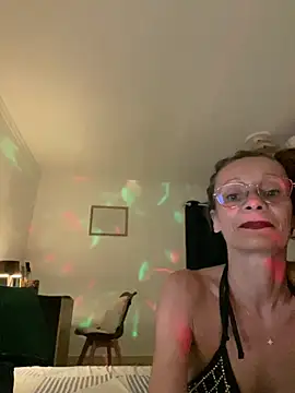Chris06d22xh online show from August 4, 8:00 pm