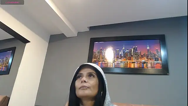 Snapshot of CharlotteCottin chatting on July 2, 11:05 am CharlotteCottin online show from July 2, 11:05 am