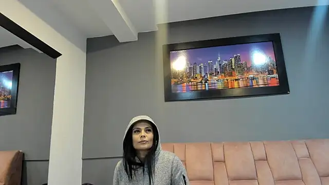 Snapshot of CharlotteCottin chatting on July 10, 11:13 am CharlotteCottin online show from July 10, 11:13 am