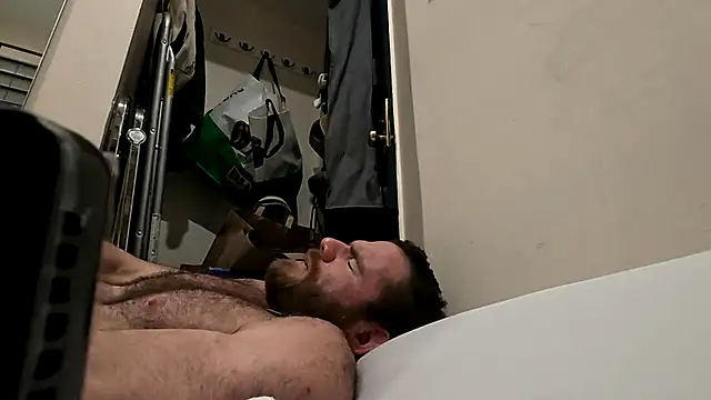 Snapshot of Bighairytopping chatting on June 7, 10:46 pm Bighairytopping online show from June 7, 10:46 pm