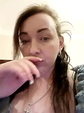 Snapshot of DanaNeon chatting on April 7, 5:46 pm DanaNeon online show from April 7, 5:46 pm