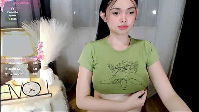 Snapshot of wildest_fantasy chatting on June 14, 3:03 pm wildest fantasy online show from June 14, 3:03 pm