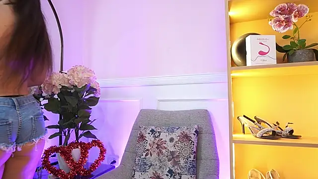 MilaCrave online show from February 16, 11:39 am