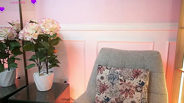 MilaCrave online show from April 2, 11:41 am