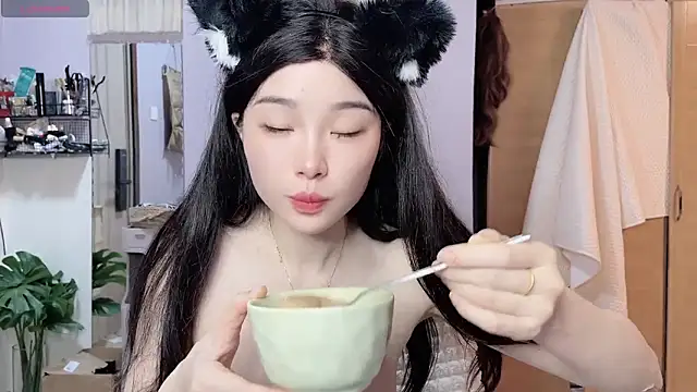 Y2Luvk online show from February 7, 6:55 pm