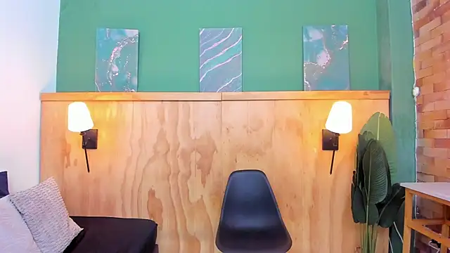 halleylorens online show from April 4, 7:44 pm