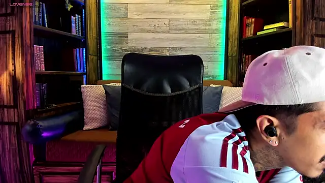 Donovan Desmond online show from February 5, 1:32 am