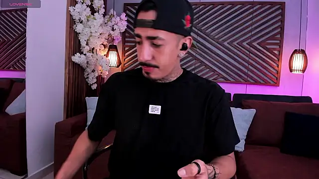 Donovan Desmond online show from March 7, 3:36 am