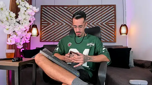 Donovan Desmond online show from July 27, 8:05 pm