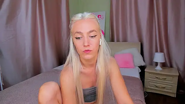 Snapshot of mishapallmer chatting on July 14, 7:41 pm mishapallmer online show from July 14, 7:41 pm