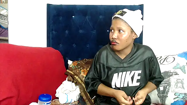 BUNNYCHOWX28 online show from February 1, 7:45 pm