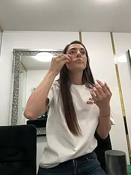 EllyLynn online show from April 13, 5:29 pm