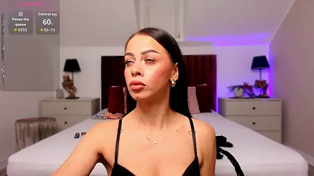 Snapshot of MiaGoldX chatting on October 6, 3:59 am MiaGoldX online show from October 6, 3:59 am
