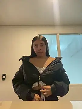 Snapshot of Sara-cooper2 chatting on February 18, 8:27 pm Sara-cooper2 online show from February 18, 8:27 pm