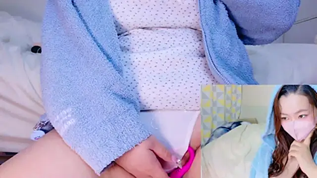Snapshot of manami_Hcup chatting on May 21, 4:14 pm manami Hcup online show from May 21, 4:14 pm