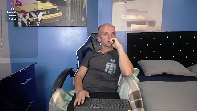 Snapshot of DaddyPoweer chatting on September 30, 12:15 am DaddyPoweer online show from September 30, 12:15 am