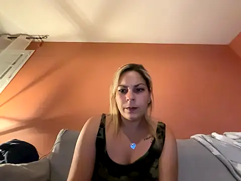 minettedusud online show from October 7, 9:23 pm