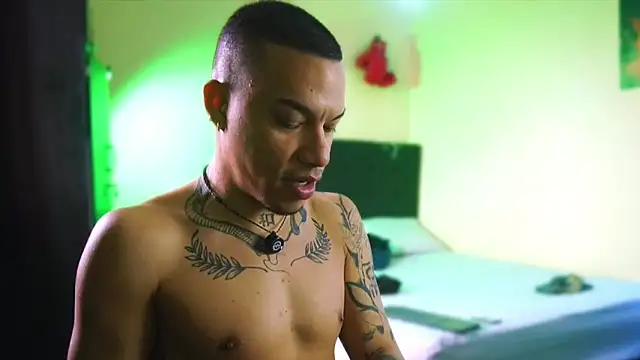 AlphaMasterXxx online show from February 7, 1:04 pm