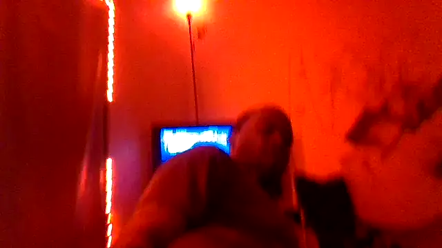 Nuttygmarley online show from April 8, 6:02 am