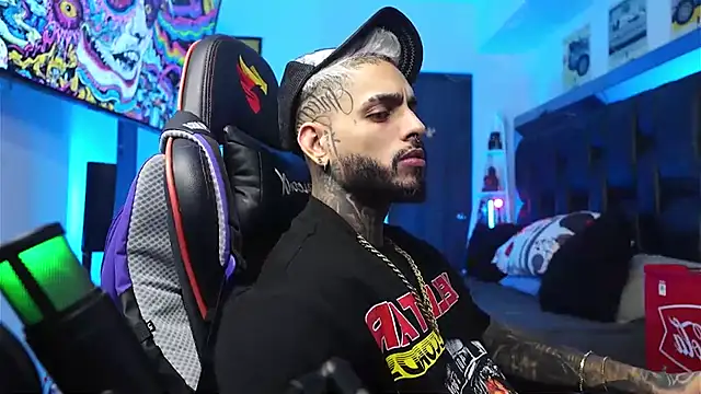 logan hugh8 online show from February 12, 2:39 am