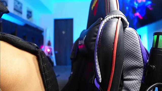 logan hugh8 online show from February 26, 2:43 am