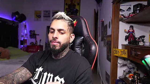 logan hugh8 online show from April 9, 6:19 am