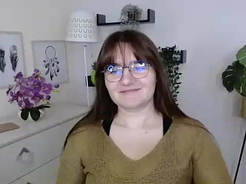 Snapshot of Julie_Diamond chatting on October 17, 12:30 pm Julie Diamond online show from October 17, 12:30 pm