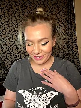 emmasweett11 online show from December 19, 12:34 pm