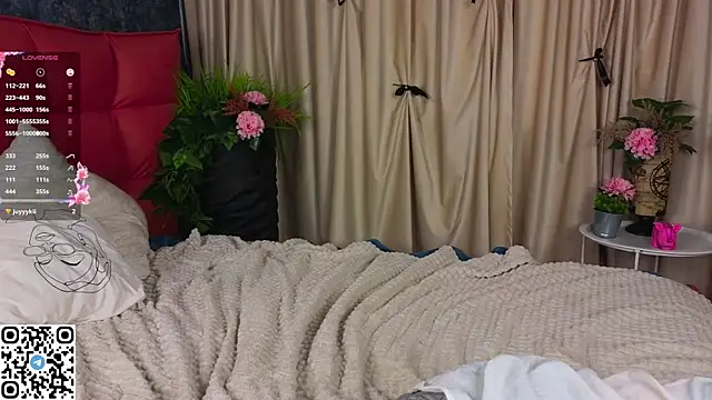 NyxaThorn online show from September 9, 5:23 pm