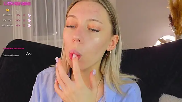 NyxaThorn online show from October 28, 2:42 pm