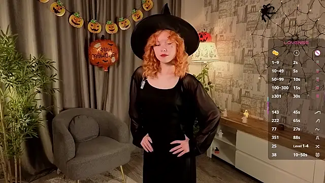 TiannaBorlace online show from October 31, 11:11 am