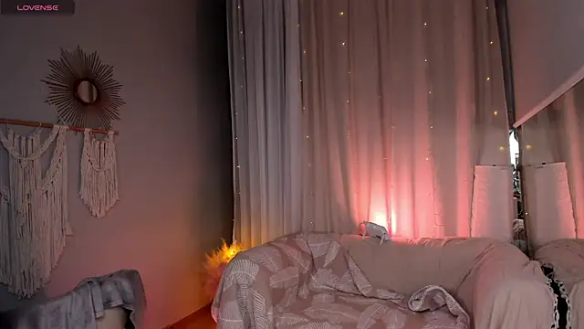 Snapshot of MilliMouse chatting on March 3, 10:37 pm MilliMouse online show from March 3, 10:37 pm