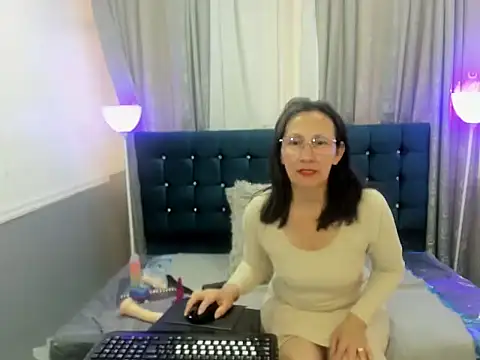 Snapshot of Oriana_Jhonson chatting on April 18, 12:09 pm Oriana Jhonson online show from April 18, 12:09 pm