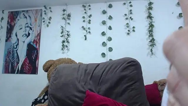 Snapshot of Samanta_milf84 chatting on January 15, 5:56 am Samanta milf84 online show from January 15, 5:56 am