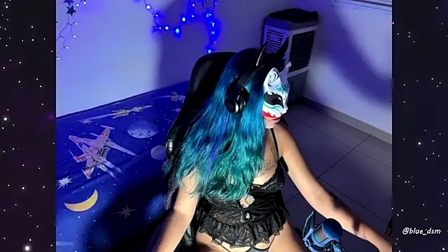 bluesubmissive online show from May 28, 2:09 am