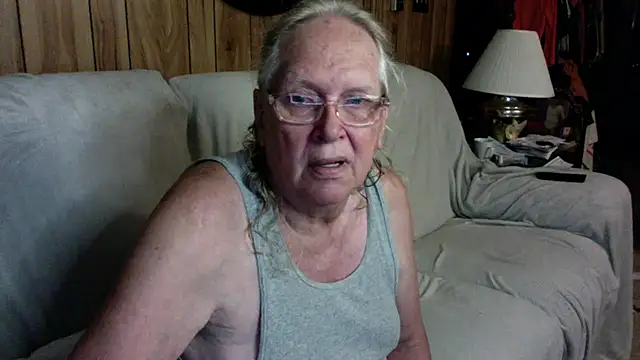 Snapshot of OldLadySara chatting on October 13, 12:10 am OldLadySara online show from October 13, 12:10 am