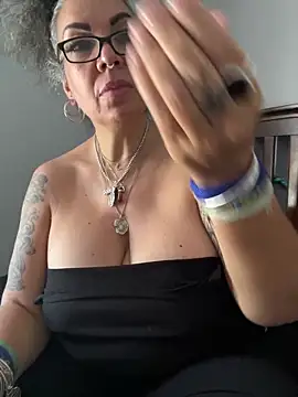 dieseldame1313 online show from September 27, 6:24 pm