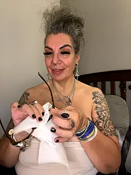 dieseldame1313 online show from November 3, 9:54 am