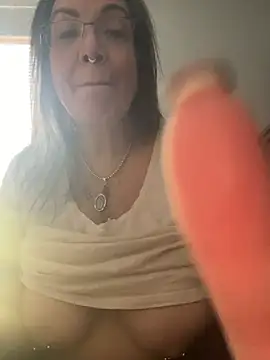 dieseldame1313 online show from March 1, 10:23 pm