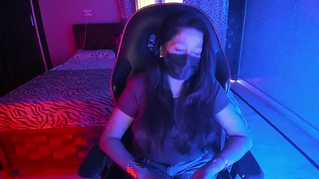 Snapshot of ShylaGill chatting on October 31, 8:59 am ShylaGill online show from October 31, 8:59 am