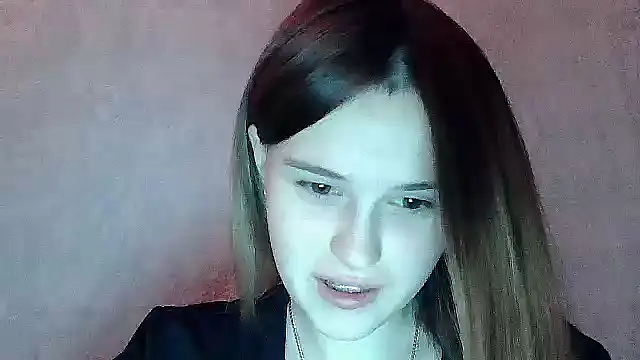 Snapshot of SweetLoraa chatting on October 20, 5:02 pm SweetLoraa online show from October 20, 5:02 pm